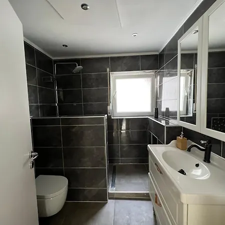 Apartment דירה *